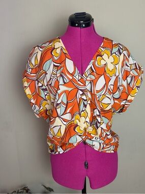 Sweet Rain Young Contemporary Short
Sleeve Blouse. Size M